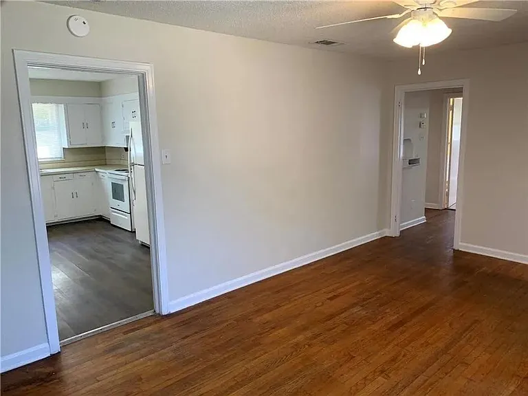 1404 Stevens Ln — Photo 13