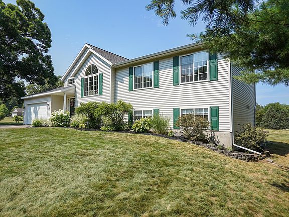 3rd image of 8375 Squirewood Dr NE