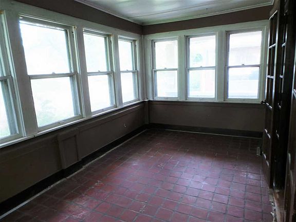3rd image of 2600 Jones St