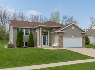 437 Manor Valley Ln NW, Rochester, MN 55901