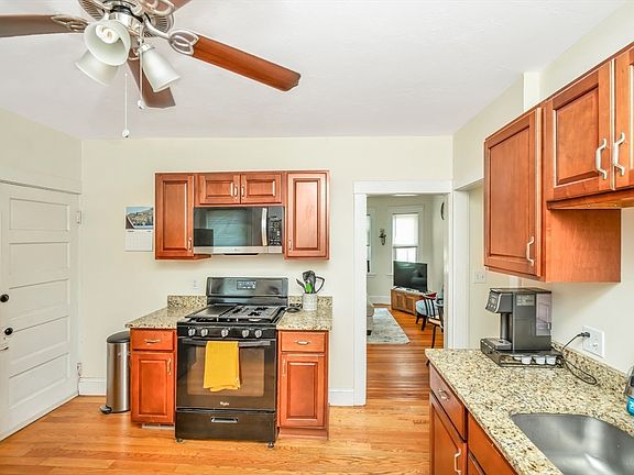 3rd image of 134 Willow St