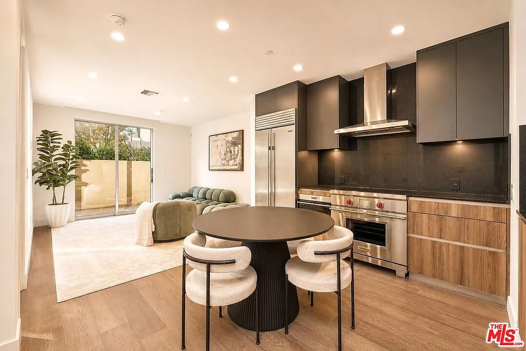 1 bed, 1.0 bath, 862 sqft, $4,199 — Photo 1