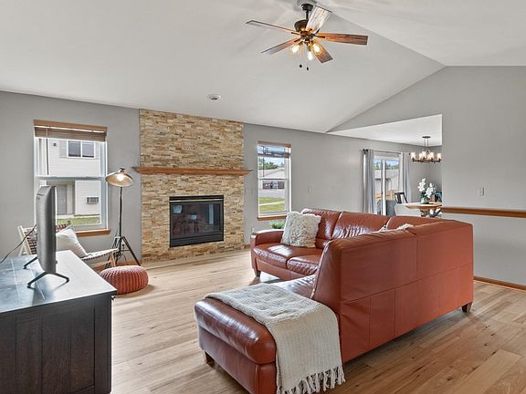 3rd image of 221 Brookstone Dr