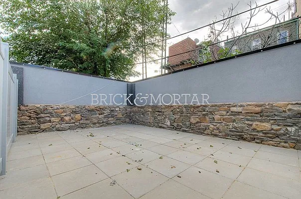 Rented by Brick&Mortar | media 21