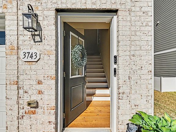 3rd image of 3743 Keyworth Way #34