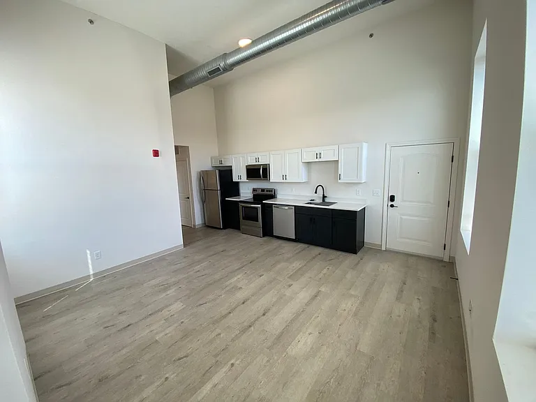 350 N Main St — Photo 49
