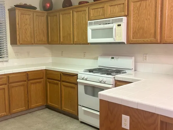 1594 Tangerine Ave, Madera, CA 93637