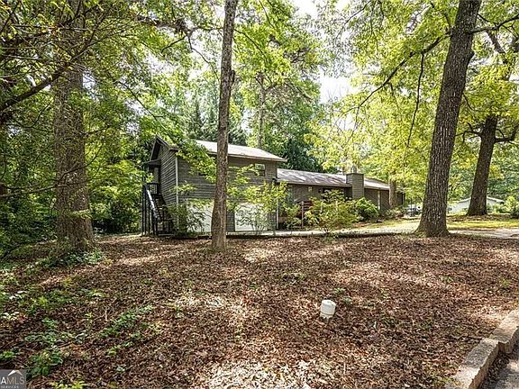 2nd image of 633 Iris Rd