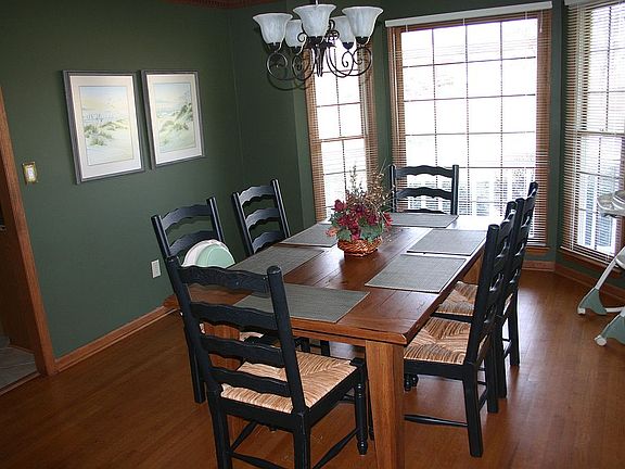 Dining Room / crown molding