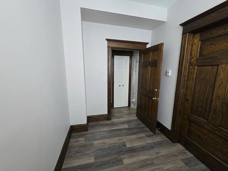 970 King St E #1 — Photo 9