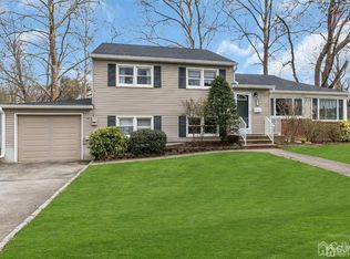6 Ridge Ct, East Brunswick, NJ 08816