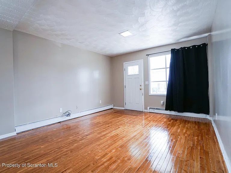 1519 Meylert Ave — Photo 3