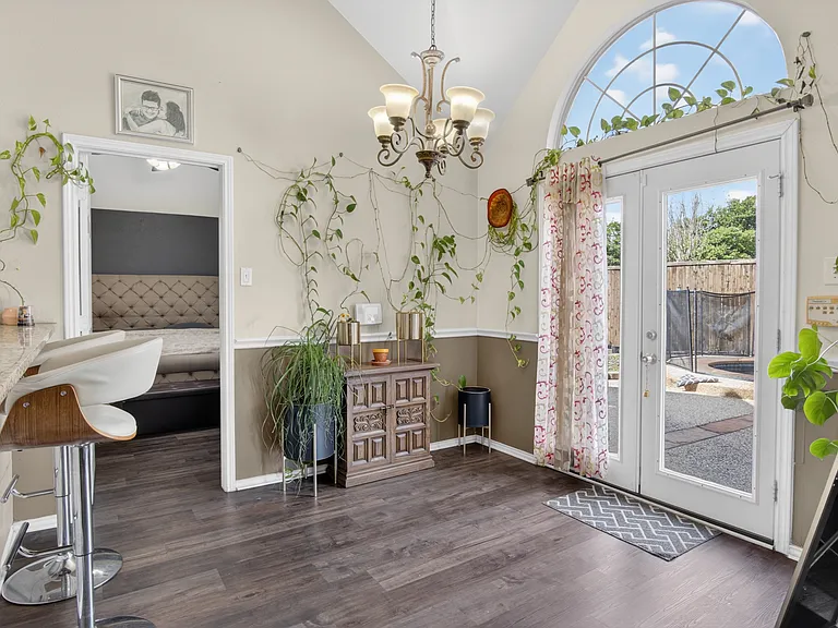 10115 Andre Dr — Photo 8
