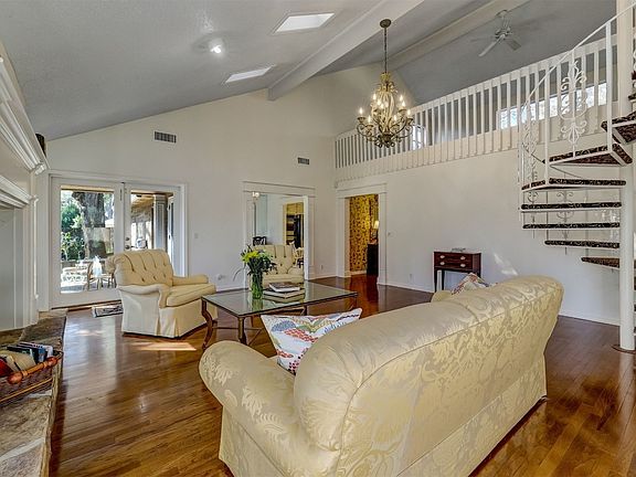 4th image of 611 Dorleans Ct