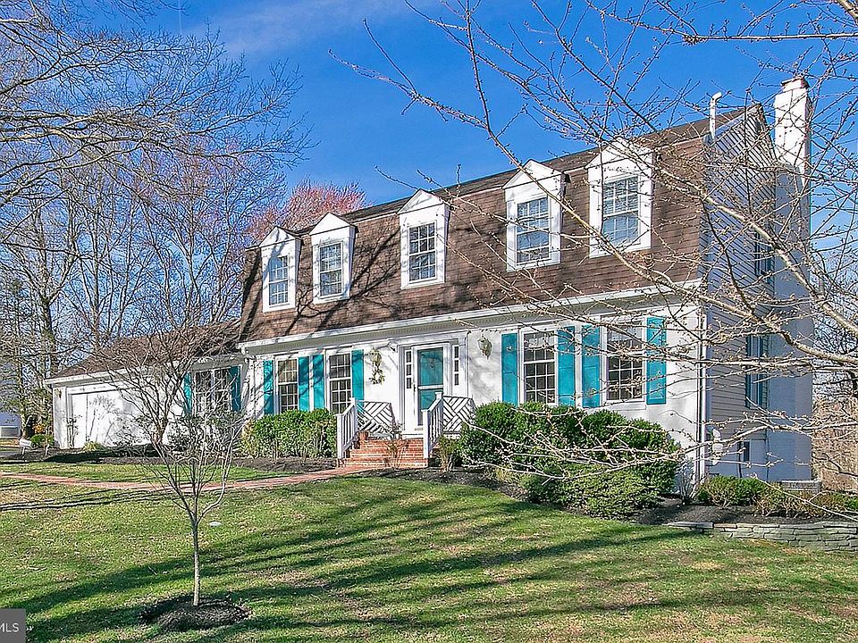 1st image of 322 Club View Dr