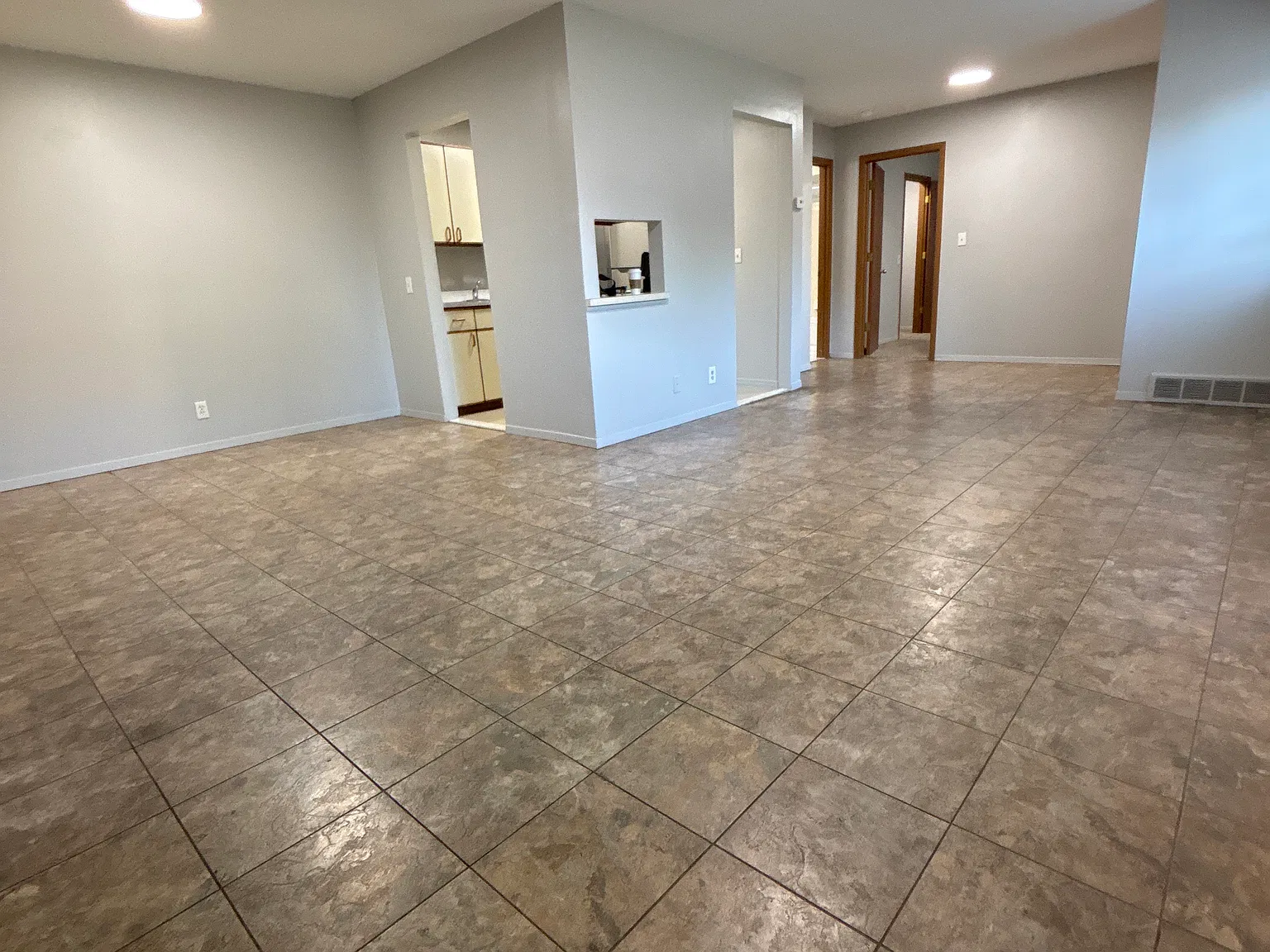819 Minnesota Dr — Photo 1