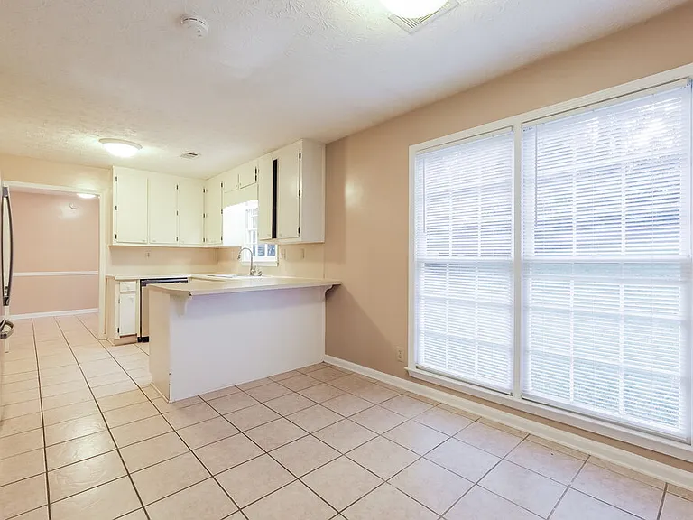 3935 Willowmeade Dr — Photo 7