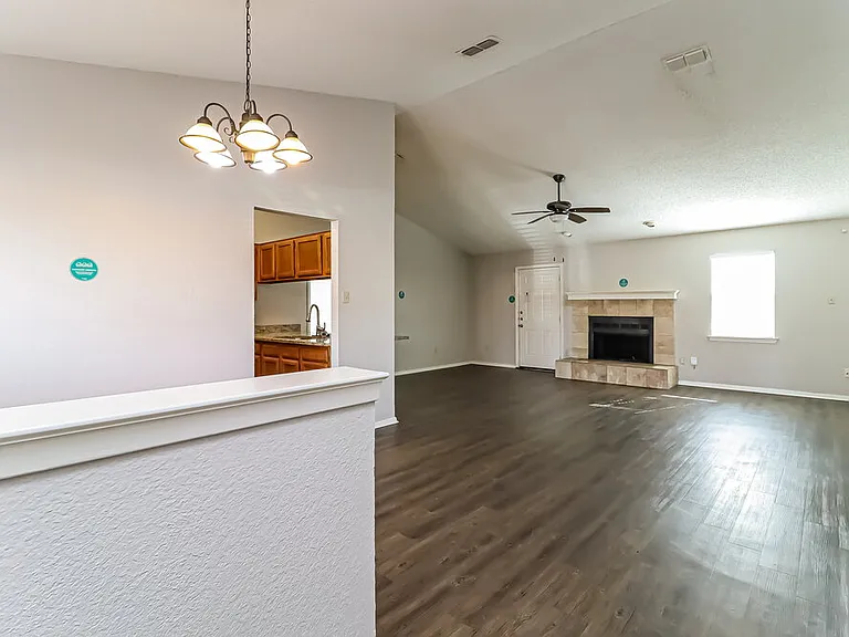 2917 Highlawn Ter — Photo 6