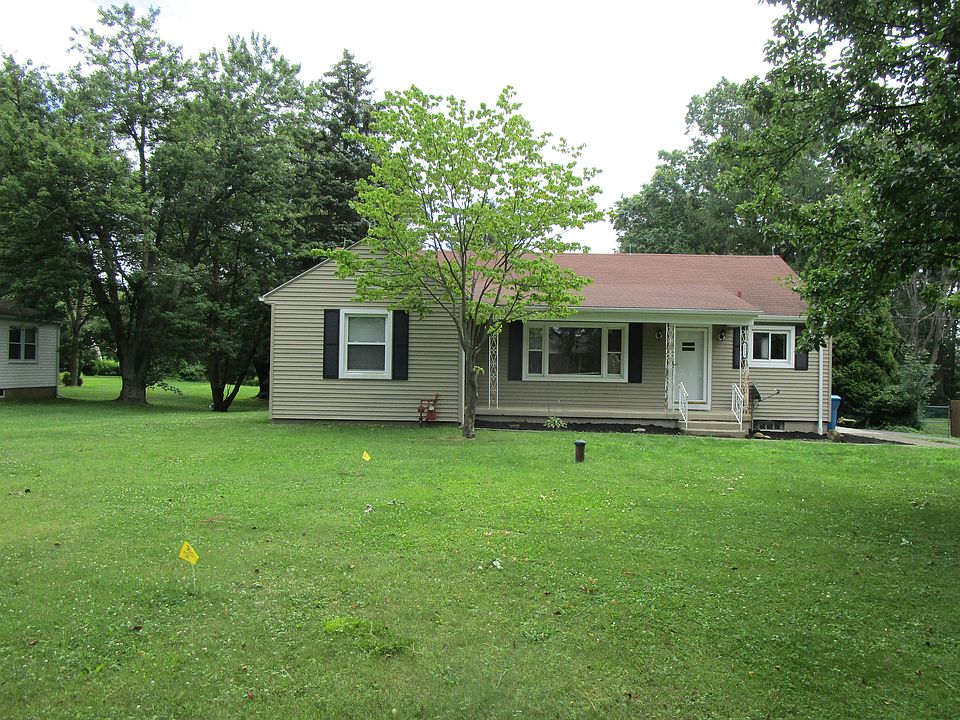 1st image of 3913 Brookside Dr