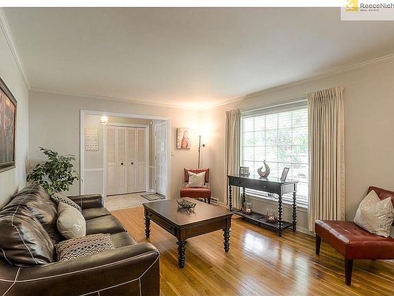 3rd image of 9817 Winslow Pl