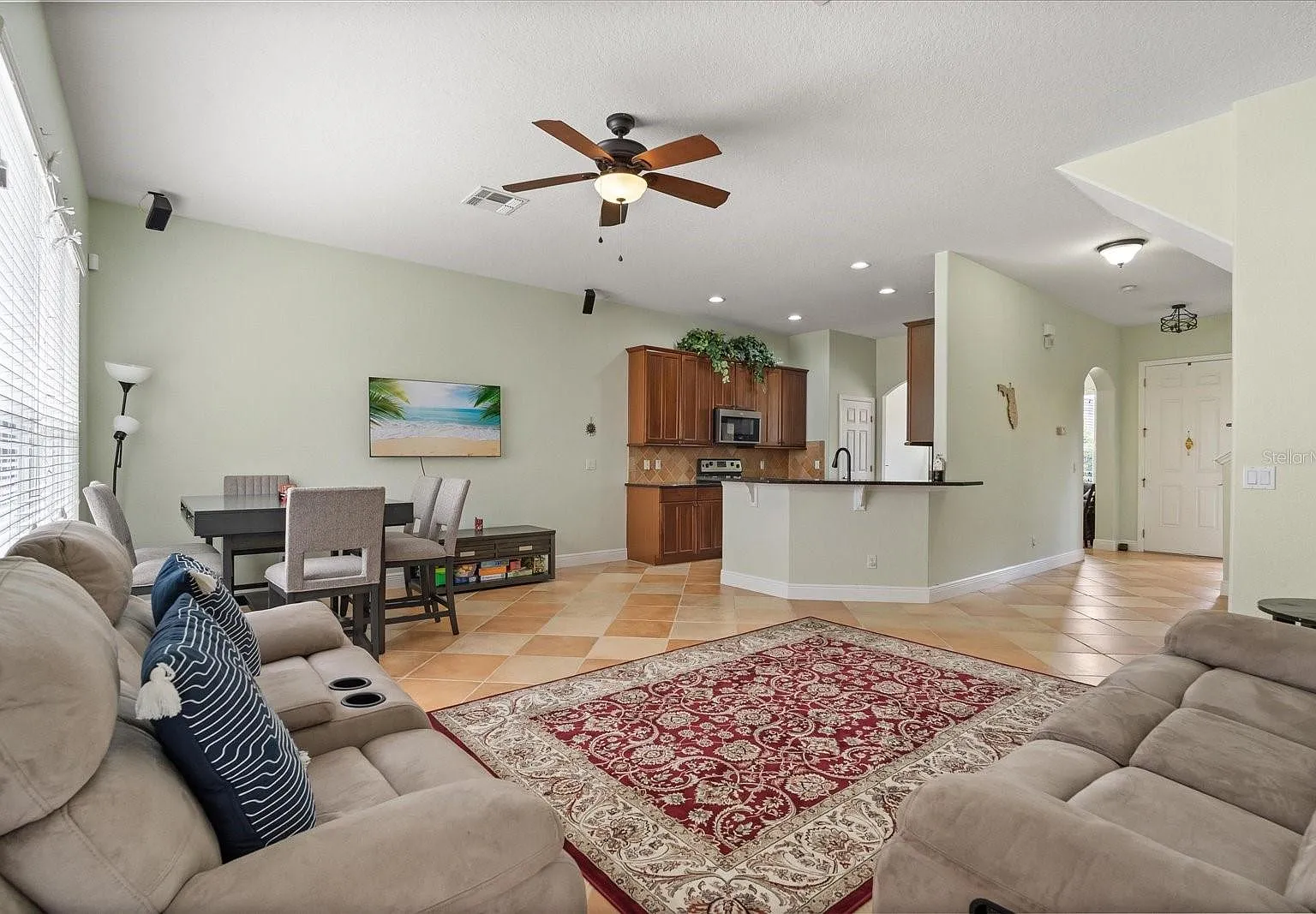 3 bed, 2.5 bath, 1705 sqft, $2,350 — Photo 3