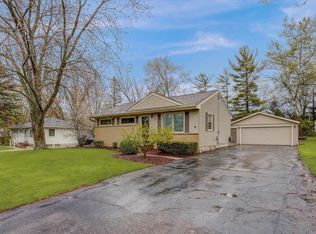 819 Evert St, Pewaukee, WI 53072