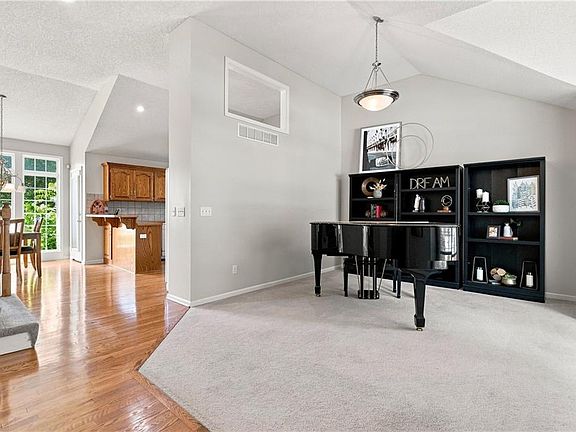 2nd image of 525 E Parma Way