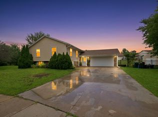1204 Lincoln Ct, Streamwood, IL 60107