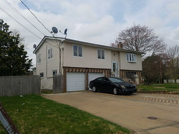 2nd image of 4 Oakridge Dr