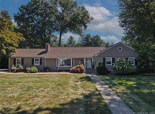 100 Pilgrim Rd, West Hartford, CT 06117