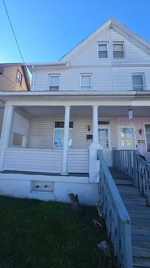3 bedroom 1.5 bathroom — Photo 1