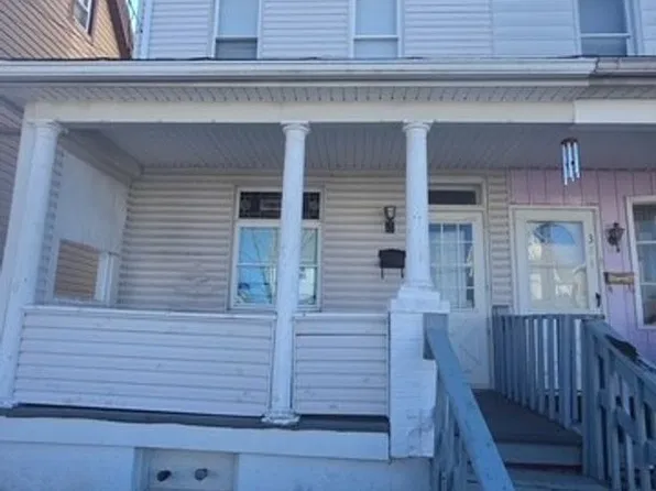 319 W White St, Summit Hill, PA 18250