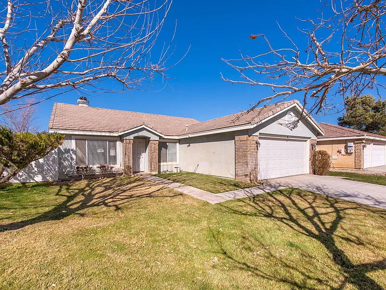1833 Arbuckle Way — Photo 1