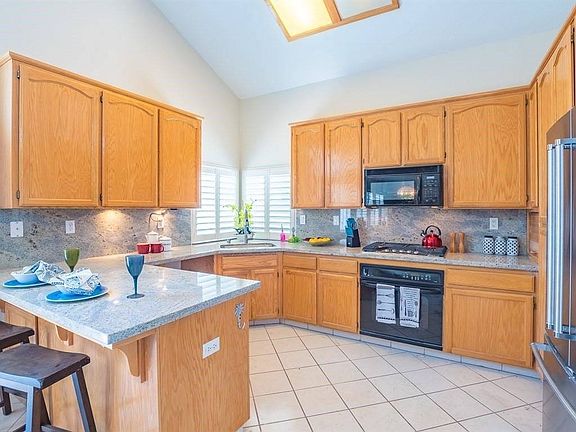 4th image of 1391 Panorama Dr