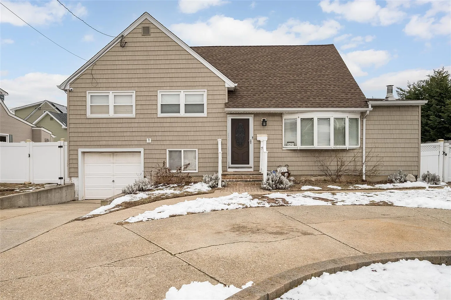 3421 Oceanside Road photo 1