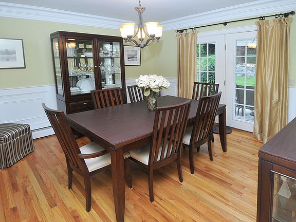 4th image of 35 Bellewood Ave
