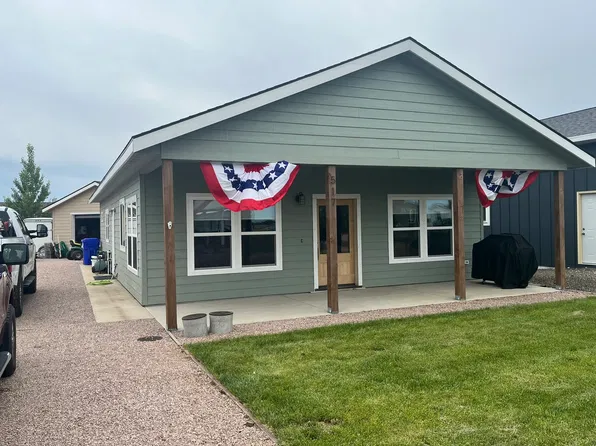 517 Codgers Cove Rd, Pierre, SD 57501