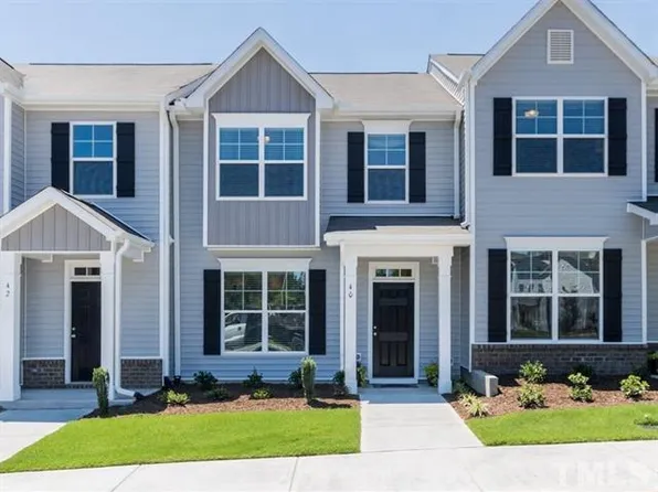 102 Harvest Oaks Ln, Durham, NC 27703