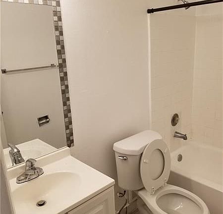 2nd image of 4445 Treehouse Ln APT 17F