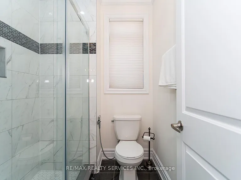 9 Interlacken Dr — Photo 33