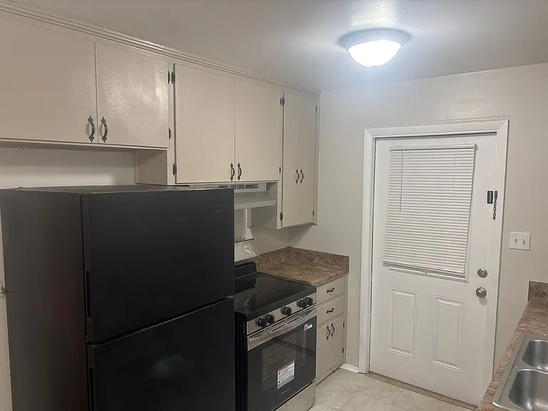 3323 Bedford Ln — Photo 16
