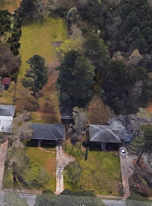 2nd image of 1527 Idlewood Rd