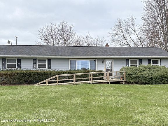 2nd image of 2122 E Vermontville Hwy