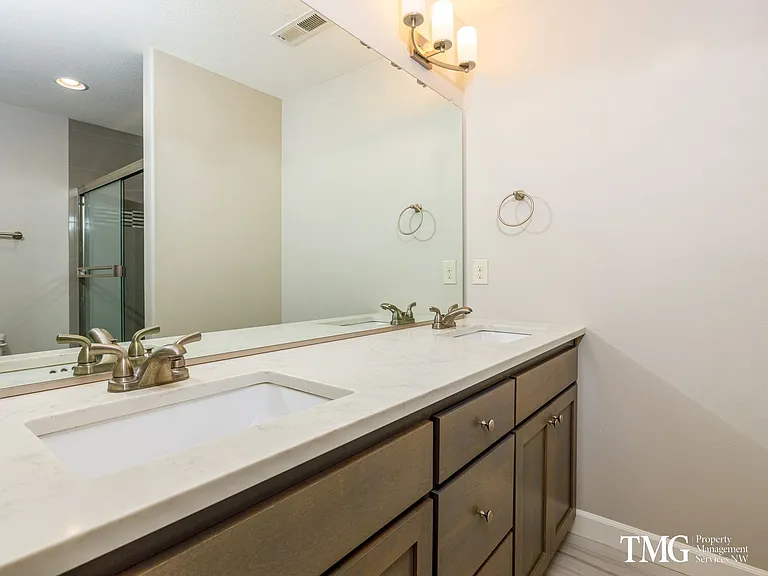 5605 NE 58th Way — Photo 7