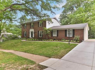 12863 Whitehorse Ln, Saint Louis, MO 63131
