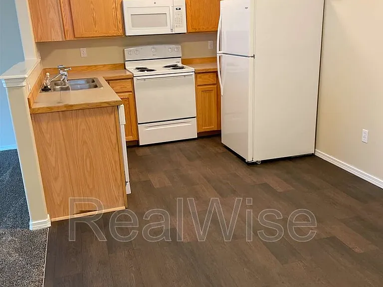 2621 NW Cedar Ave #4 — Photo 6