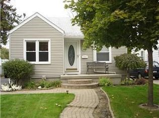 2734 Crooks Rd, Royal Oak, MI 48073