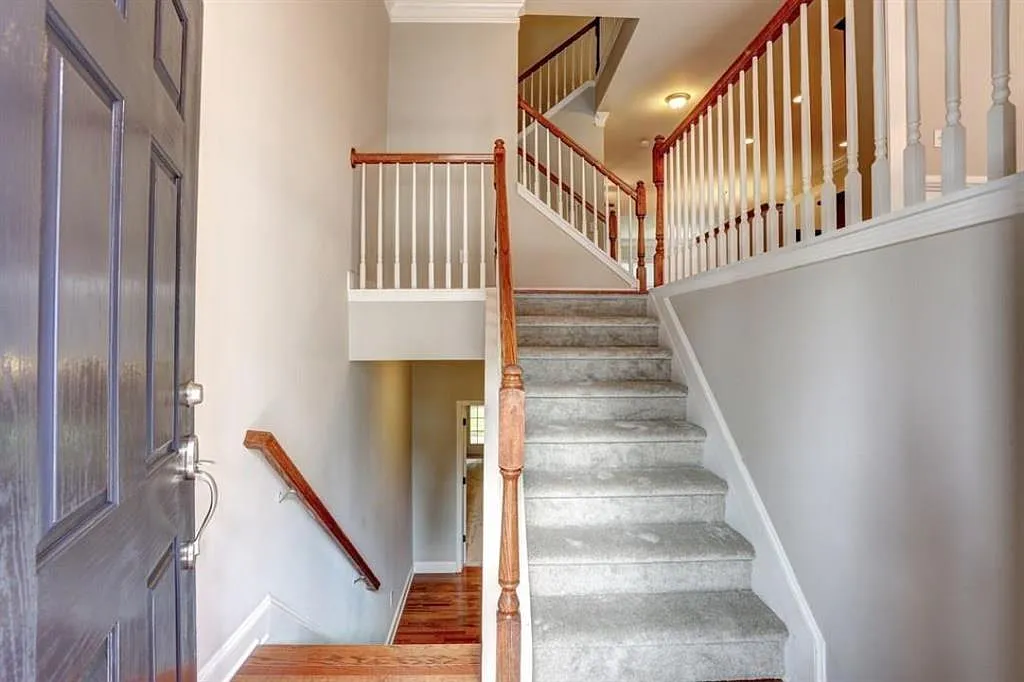 4 bed, 3.5 bath, 2800 sqft, $3,100 — Photo 4