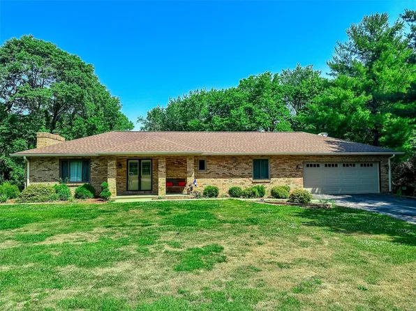 19 Burcham Dr, Fairview Heights, IL 62208