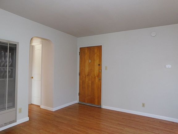 4th image of 2715 D St #01305bab8